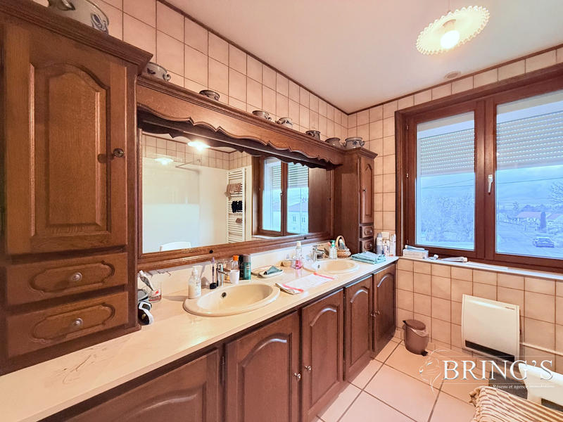 Maison - 250 m² - 8 pièces