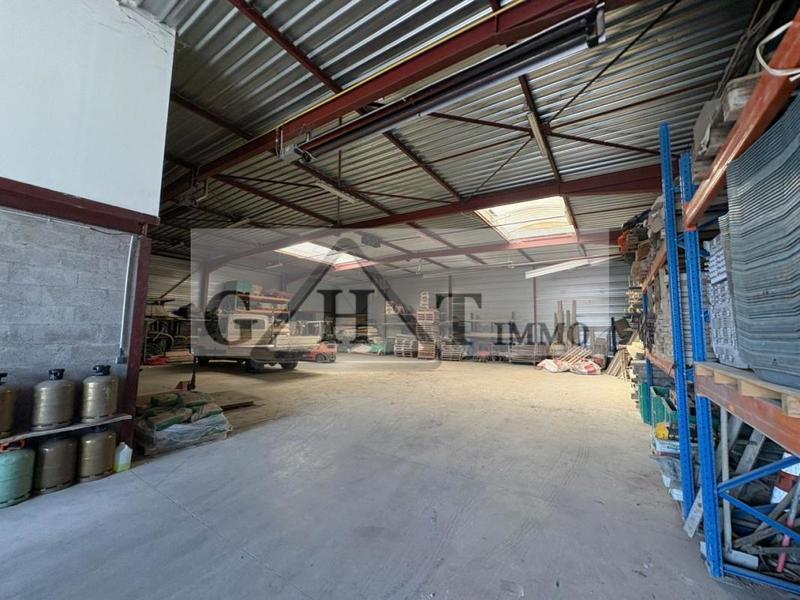 Entrepôt - 945 m²
