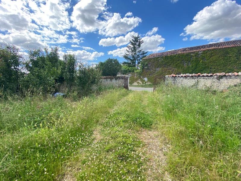 Terrain constructible - 1 040 m²