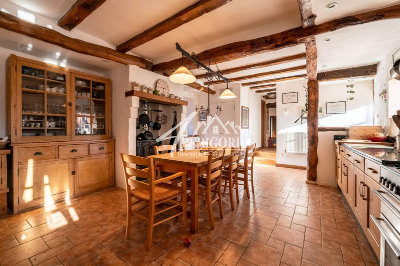 Maison ancienne - 245 m² - 8 pièces