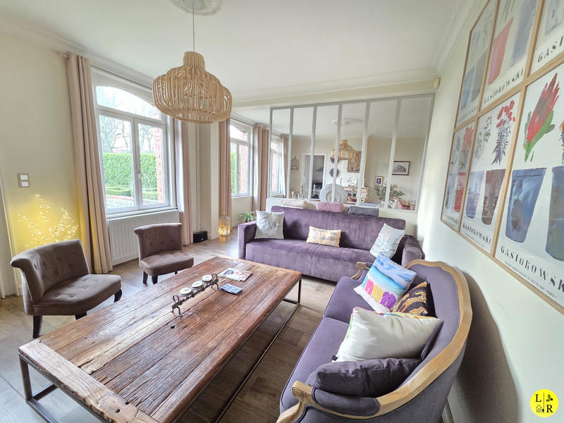 Maison - 327 m² - 10 pièces