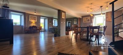 Maison - 376 m² - 11 pièces