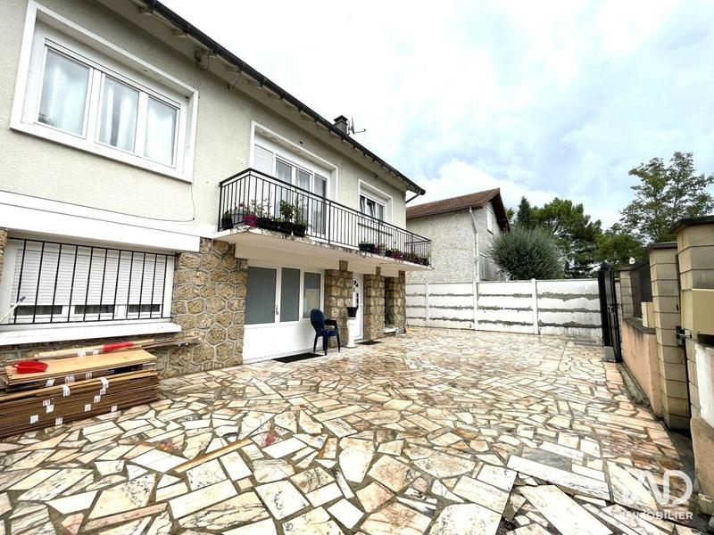 Maison - 233 m² - 7 pièces