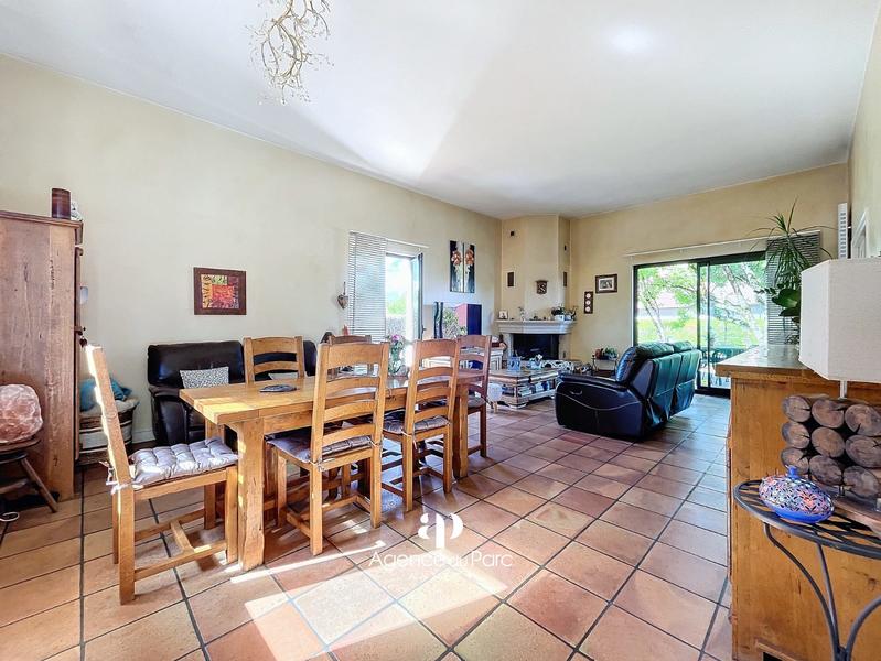 Maison traditionnelle - 185 m² - 8 pièces