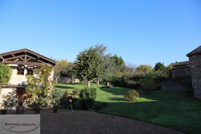 Propriété - 250 m² - 9 pièces