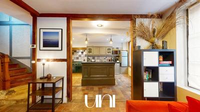 Propriété - 260 m² - 10 pièces