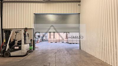 Entrepôt - 2 200 m²