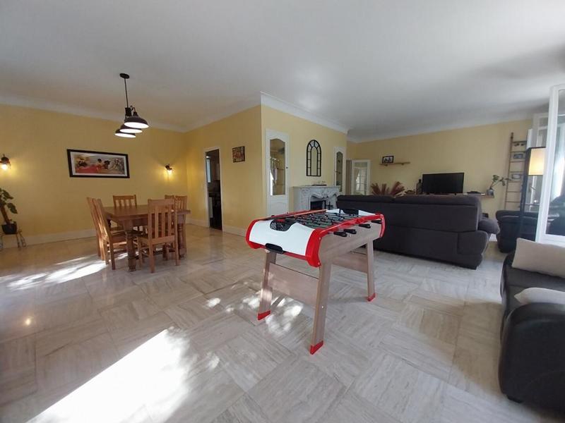 Maison - 180 m² - 7 pièces