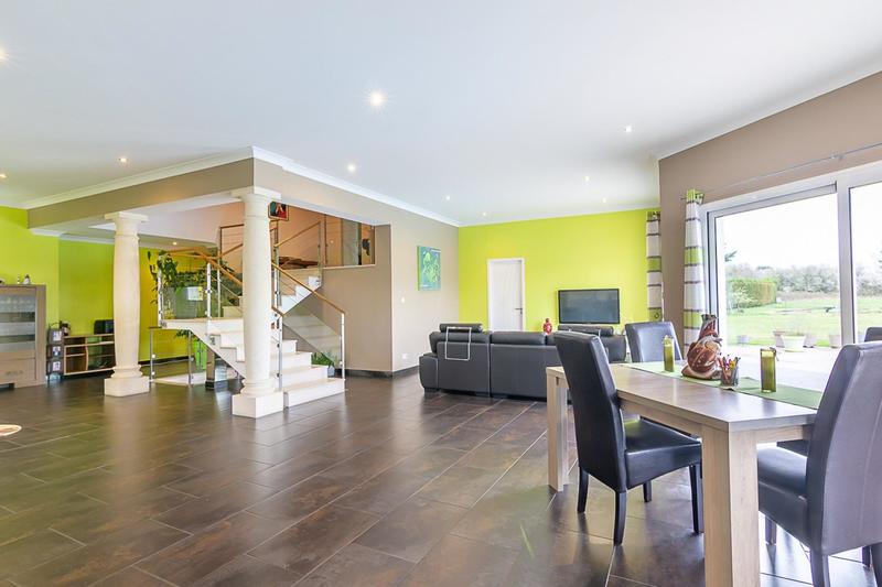 Maison - 235 m² - 7 pièces