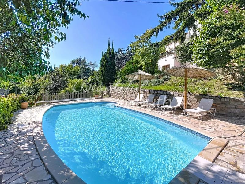 Maison - 200 m² - 9 pièces