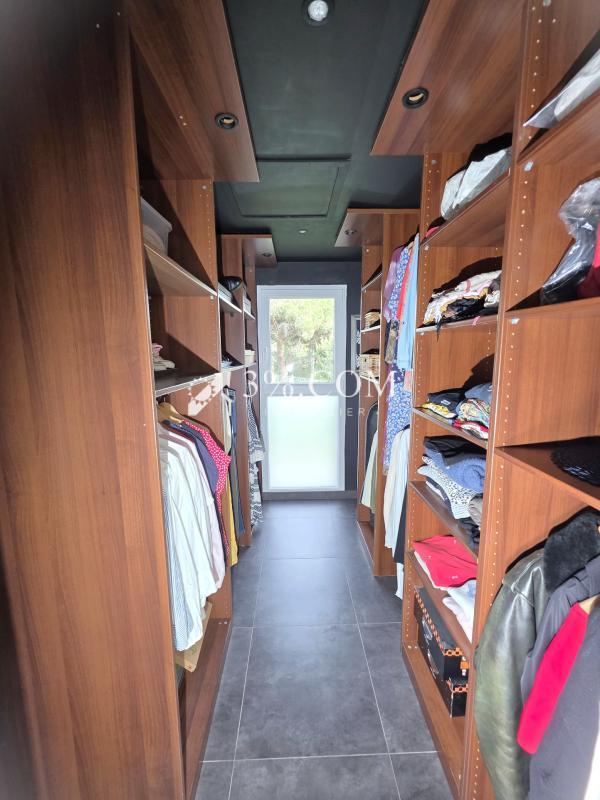 Villa - 222 m² - 5 pièces