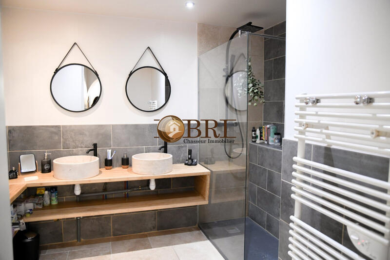 Appartement - 90 m² - 4 pièces