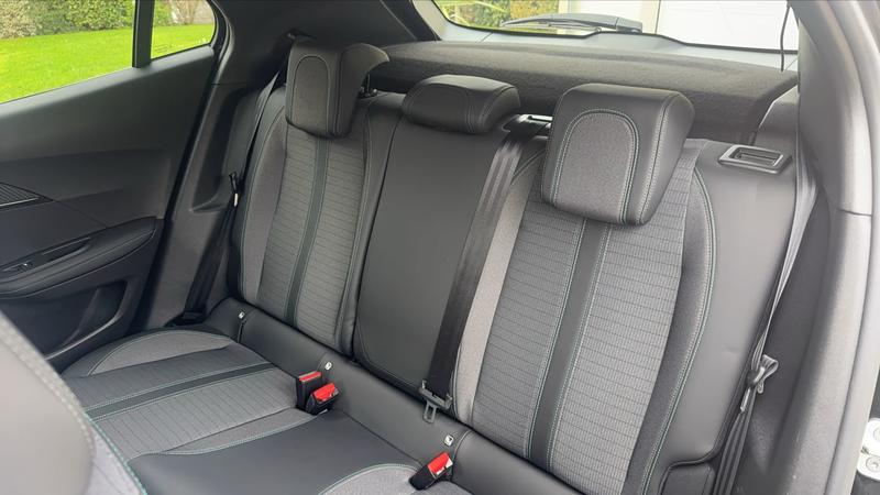 Peugeot 2008 1.2 PureTech 130 Eat8 Allure Business