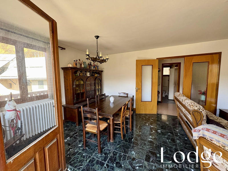 Maison - 240 m² - 10 pièces