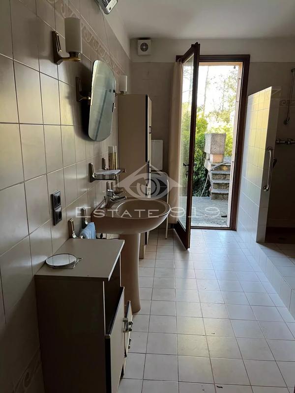 Villa - 215 m² - 9 pièces