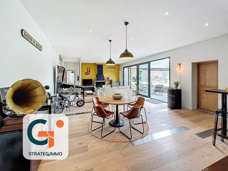 Maison - 240 m² - 7 pièces