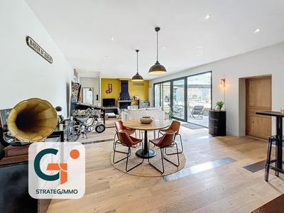 Maison - 240 m² - 7 pièces