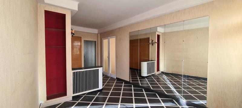 Maison - 215 m² - 9 pièces