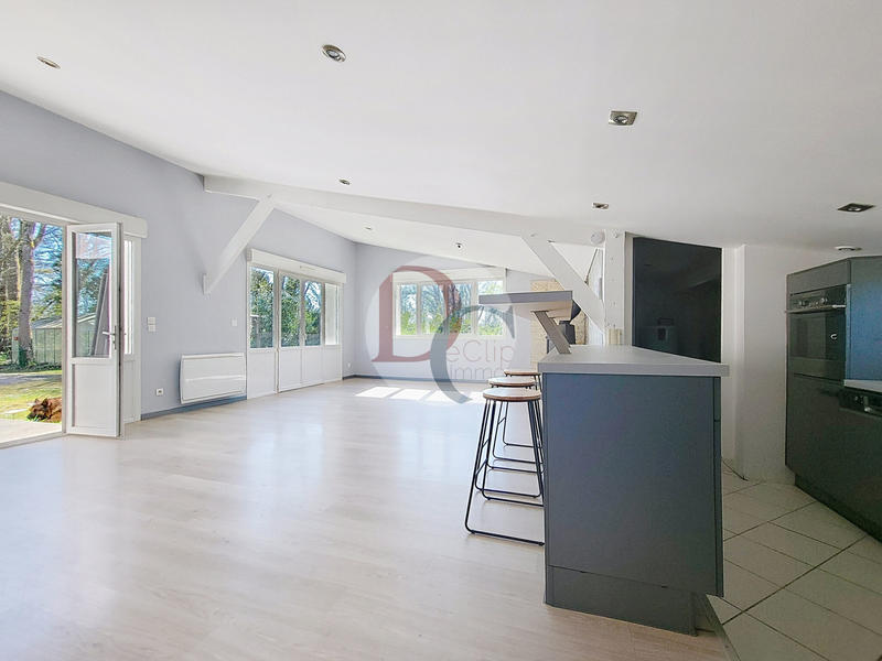 Maison - 340 m² - 9 pièces