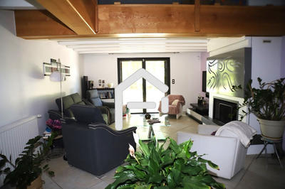 Maison - 250 m² - 6 pièces