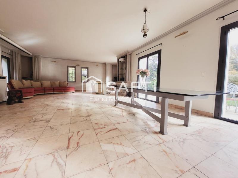 Maison - 180 m² - 7 pièces