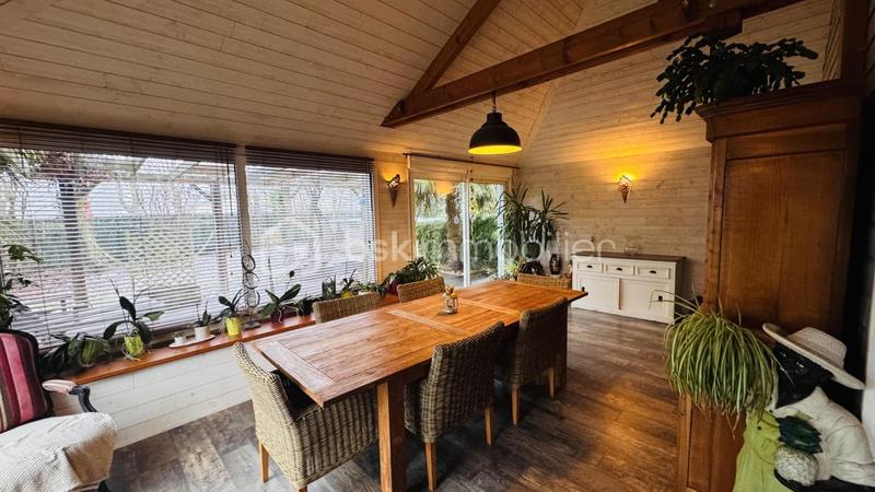 Maison de bois - 201 m² - 8 pièces