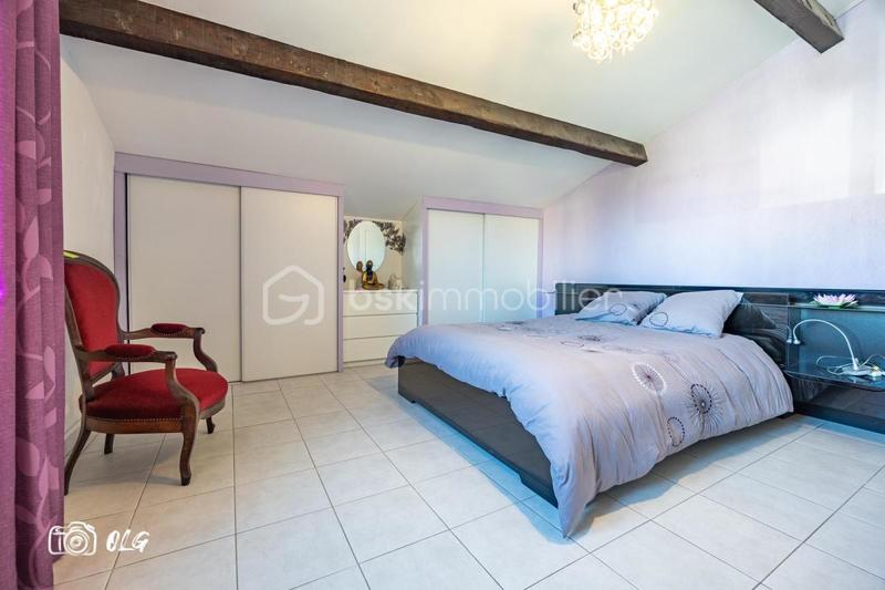 Propriété - 210 m² - 5 pièces