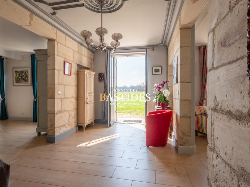 Maison - 310 m² - 8 pièces