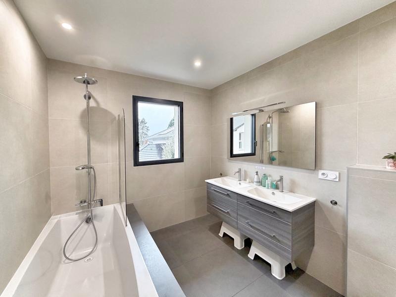 Maison - 162 m² - 5 pièces