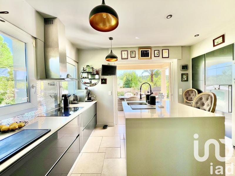 Maison - 180 m² - 5 pièces