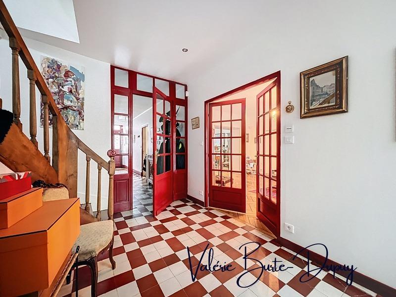 Maison - 214 m² - 7 pièces