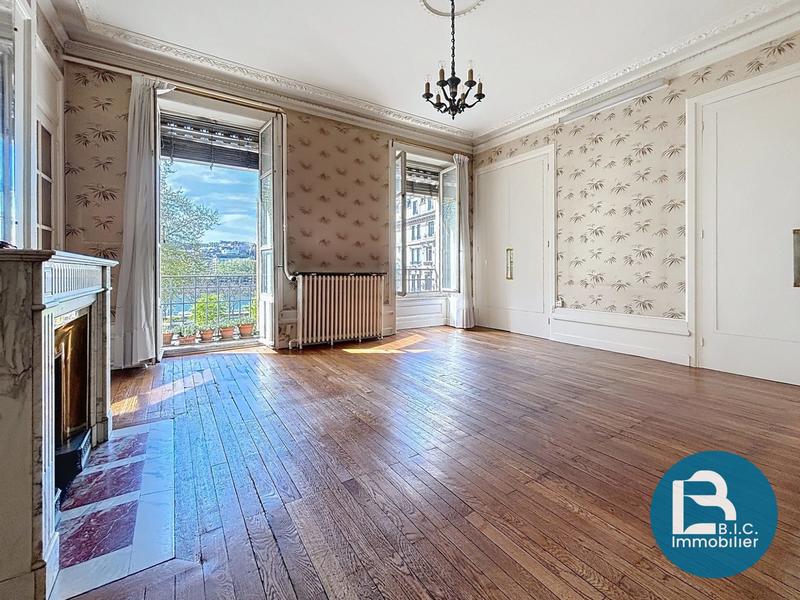 Appartement - 201 m² - 6 pièces