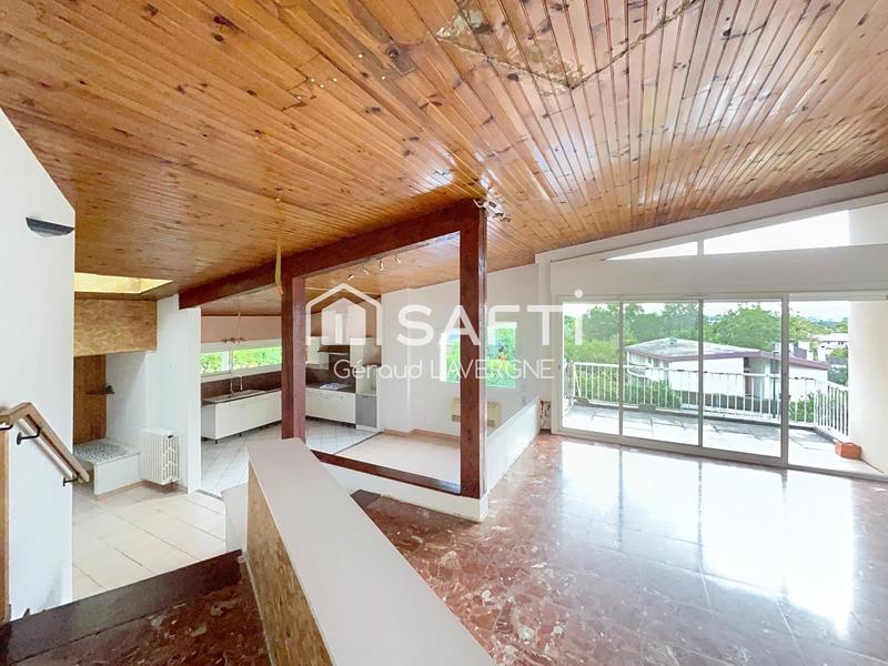 Maison - 218 m² - 7 pièces