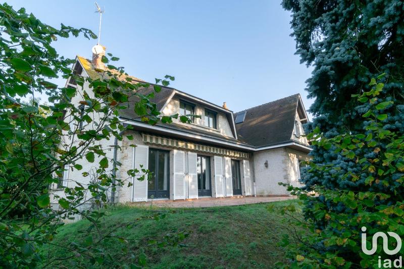 Maison - 210 m² - 8 pièces