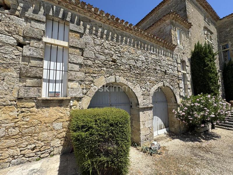 Château - 575 m² - 13 pièces