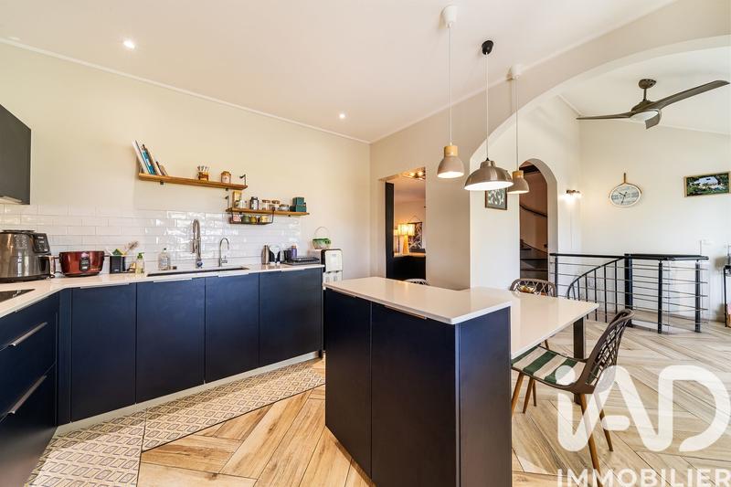 Maison - 235 m² - 7 pièces