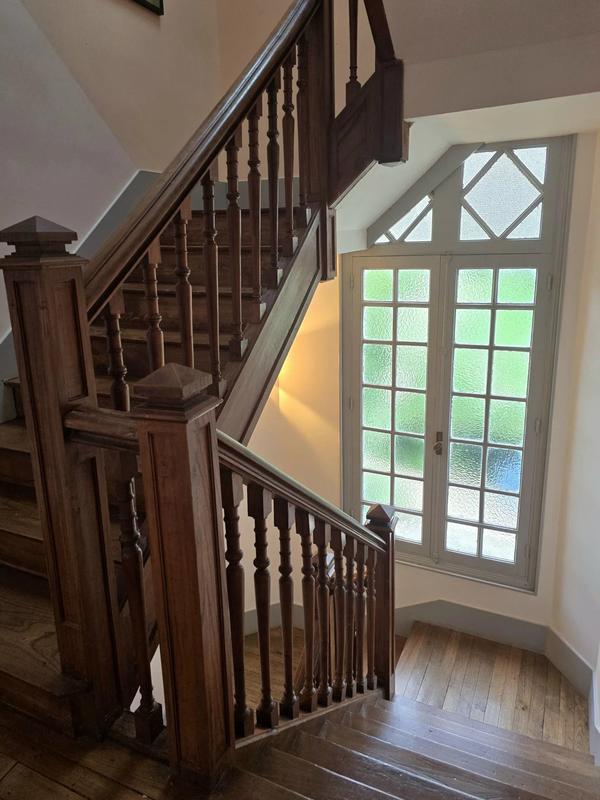 Maison - 290 m² - 9 pièces