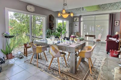 Maison contemporaine - 240 m² - 6 pièces