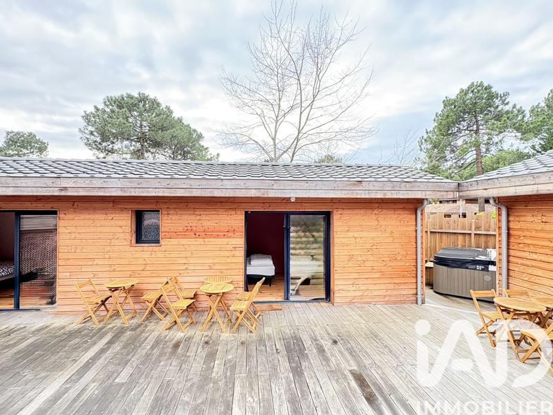 Maison - 240 m² - 9 pièces