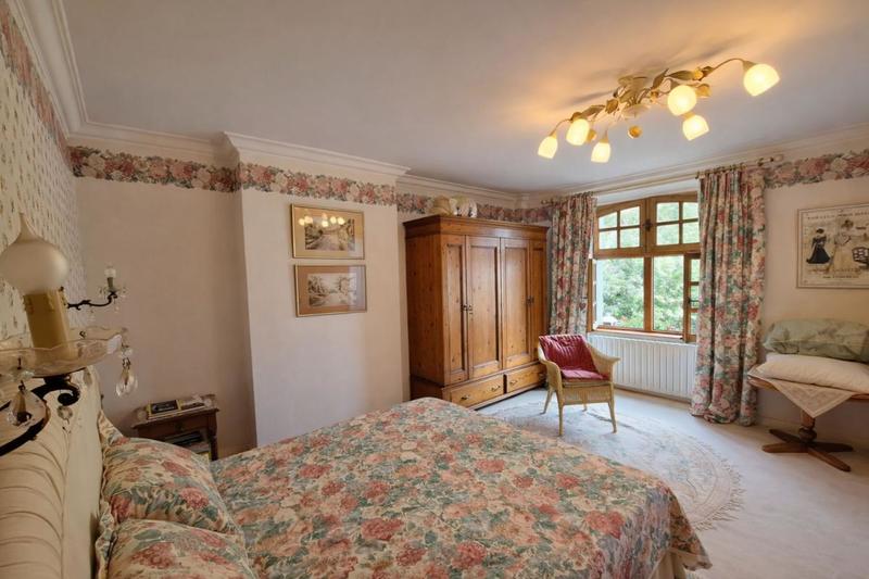 Propriété - 277 m² - 9 pièces