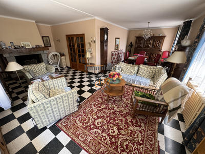 Maison - 170 m² - 8 pièces