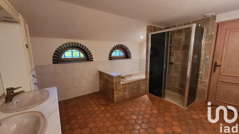 Maison - 235 m² - 6 pièces