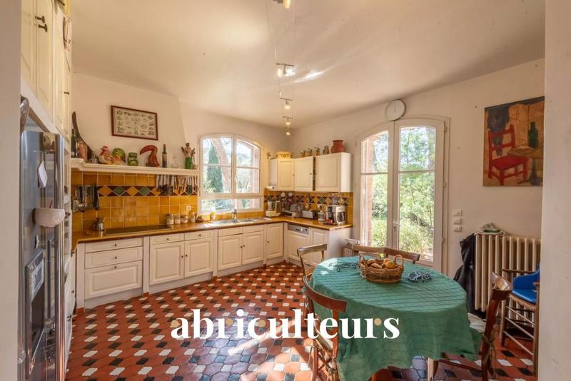 Mas - 300 m² - 8 pièces