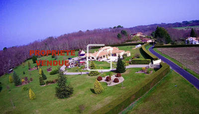 Maison - 435 m² - 14 pièces