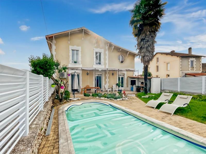 Maison - 180 m² - 6 pièces