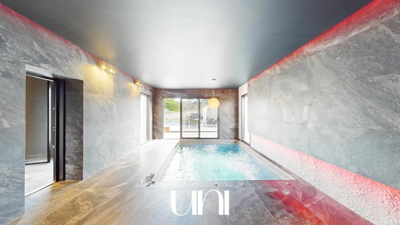 Maison - 300 m² - 6 pièces