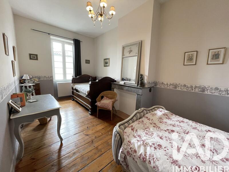 Maison de village - 275 m² - 10 pièces