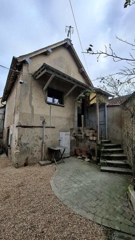 Maison - 216 m² - 9 pièces