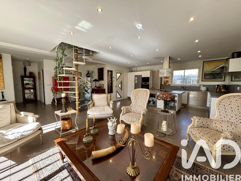 Maison - 160 m² - 5 pièces