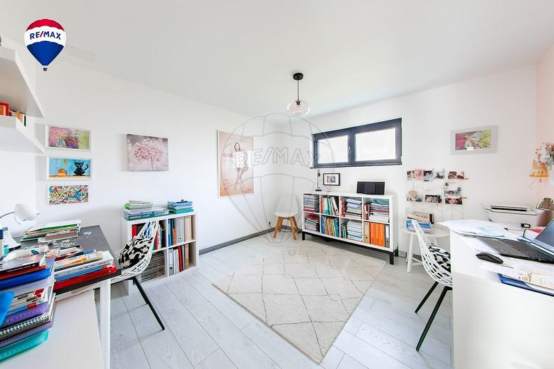 Atelier d'activités - 181 m² - 6 pièces